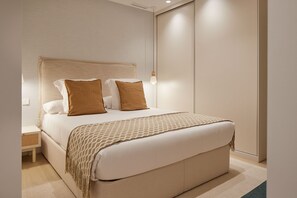 3 bedrooms, iron/ironing board, bed sheets