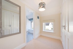 Bathroom - 2 Bed in Torquay (oc-sdmarg) (Torquay)
