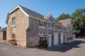 Exterior - 2 Bed in Torquay (oc-sdmarg) (Torquay)