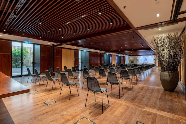 Meeting facility