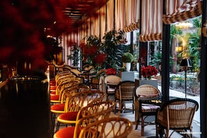 2 restaurants, breakfast, lunch, dinner served; Italian cuisine