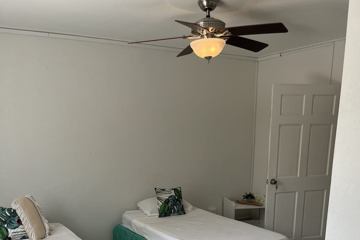 Basic Room | Iron/ironing board, free WiFi, bed sheets