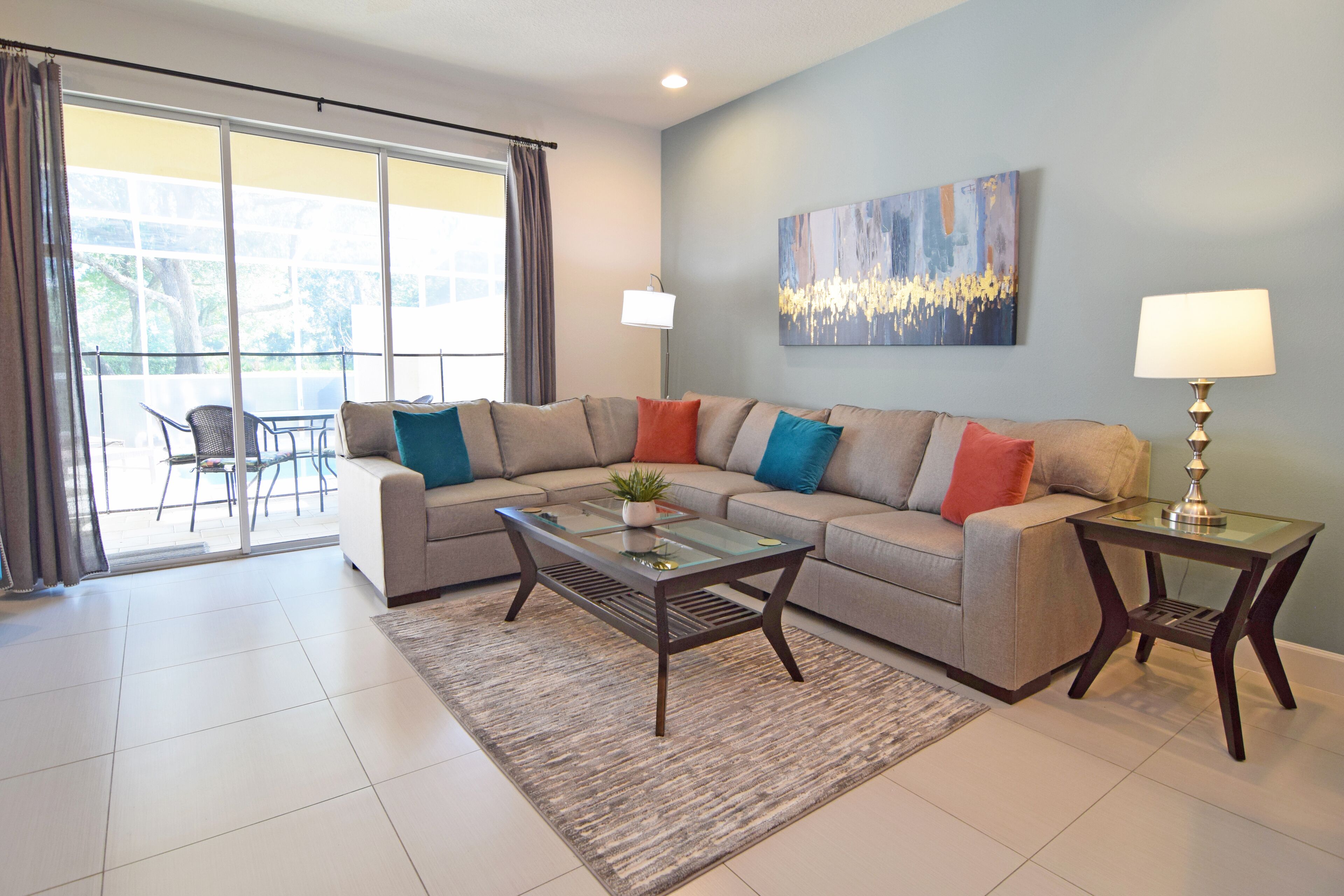 Stylish 3 bed/3 bath townhome, dip pool, clubhouse pool, Disney World 10 miles!