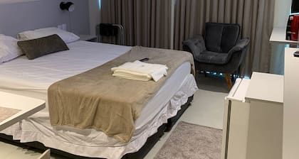 Flat Encantador com Piscina/ Vista Exclusiva Para Av. Pelinca