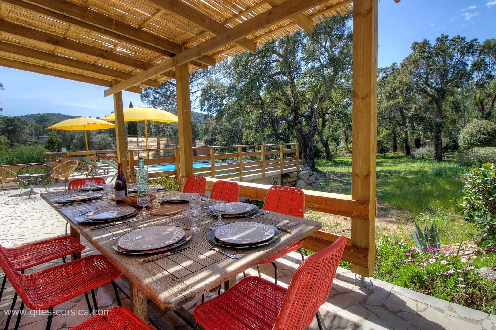 تناول الطعام بالخارج