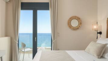 4 bedrooms, in-room safe, iron/ironing board, WiFi (free)