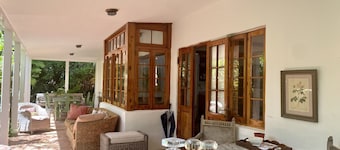 Magical private estate:3 bed Sage Cottage,big porch near Cambridge Beaches & fun