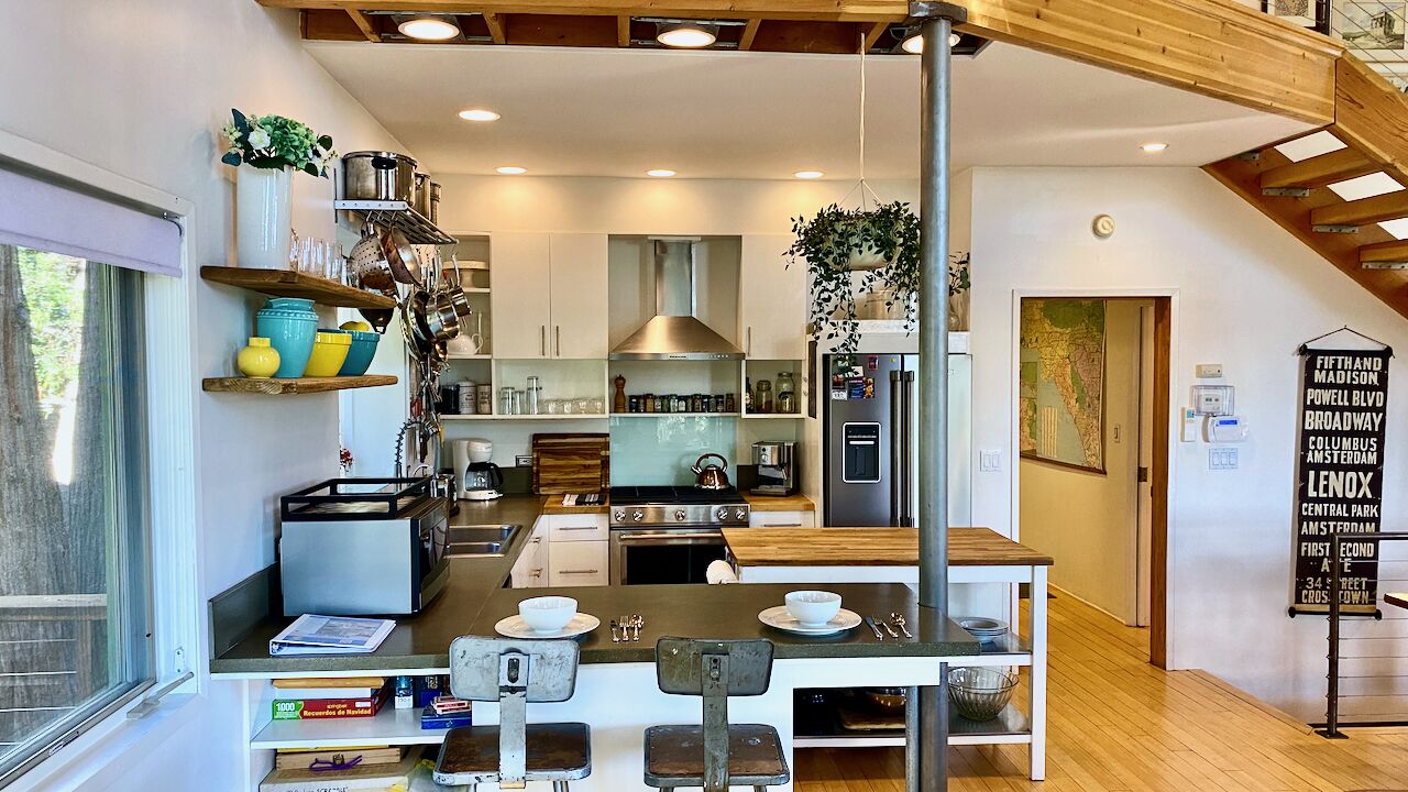 Dog-Friendly Cabin in the Woods w/ Fast WiFi, Private Hot Tub, & W/D