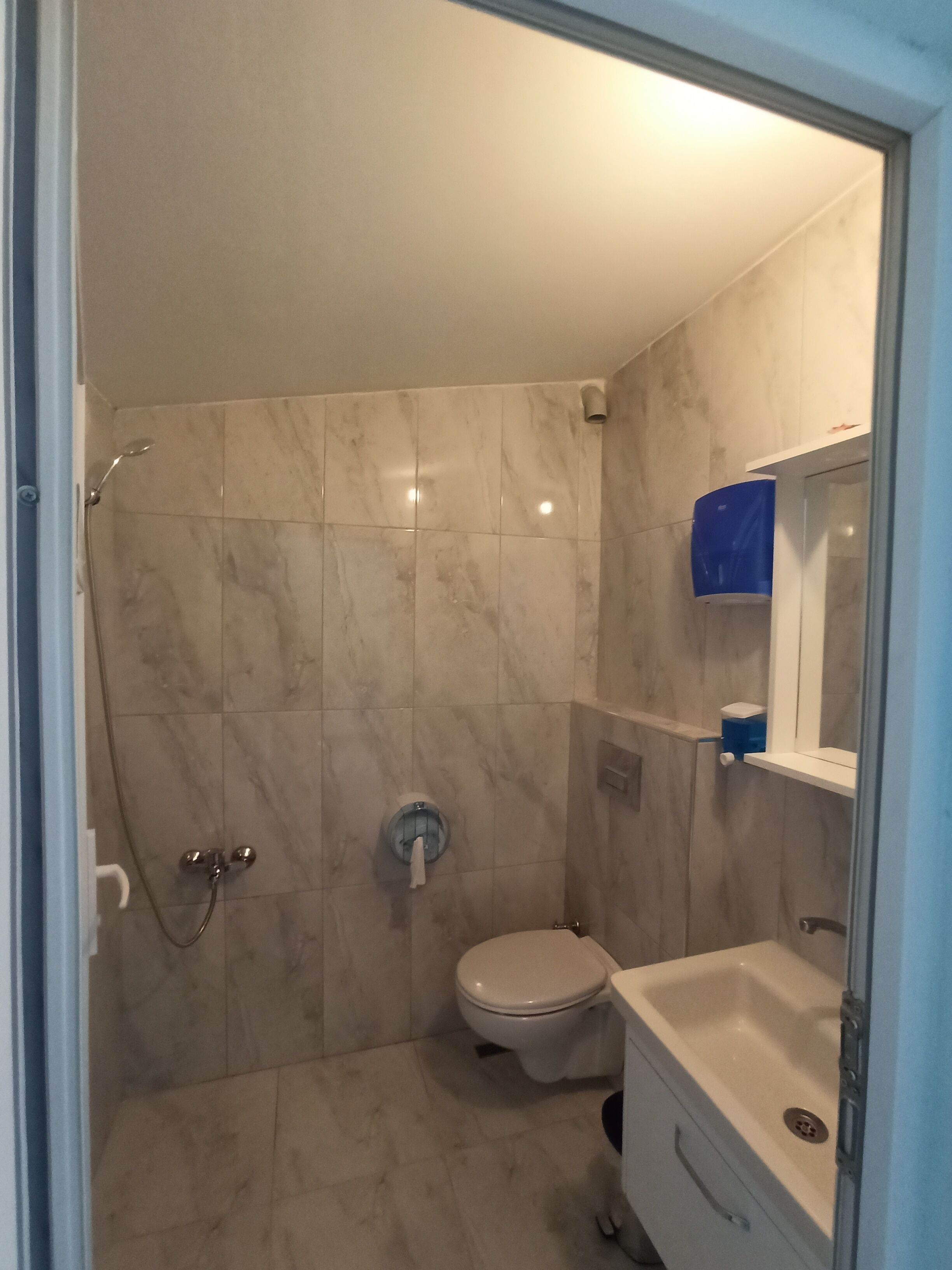 Classic Studio Suite | Bathroom