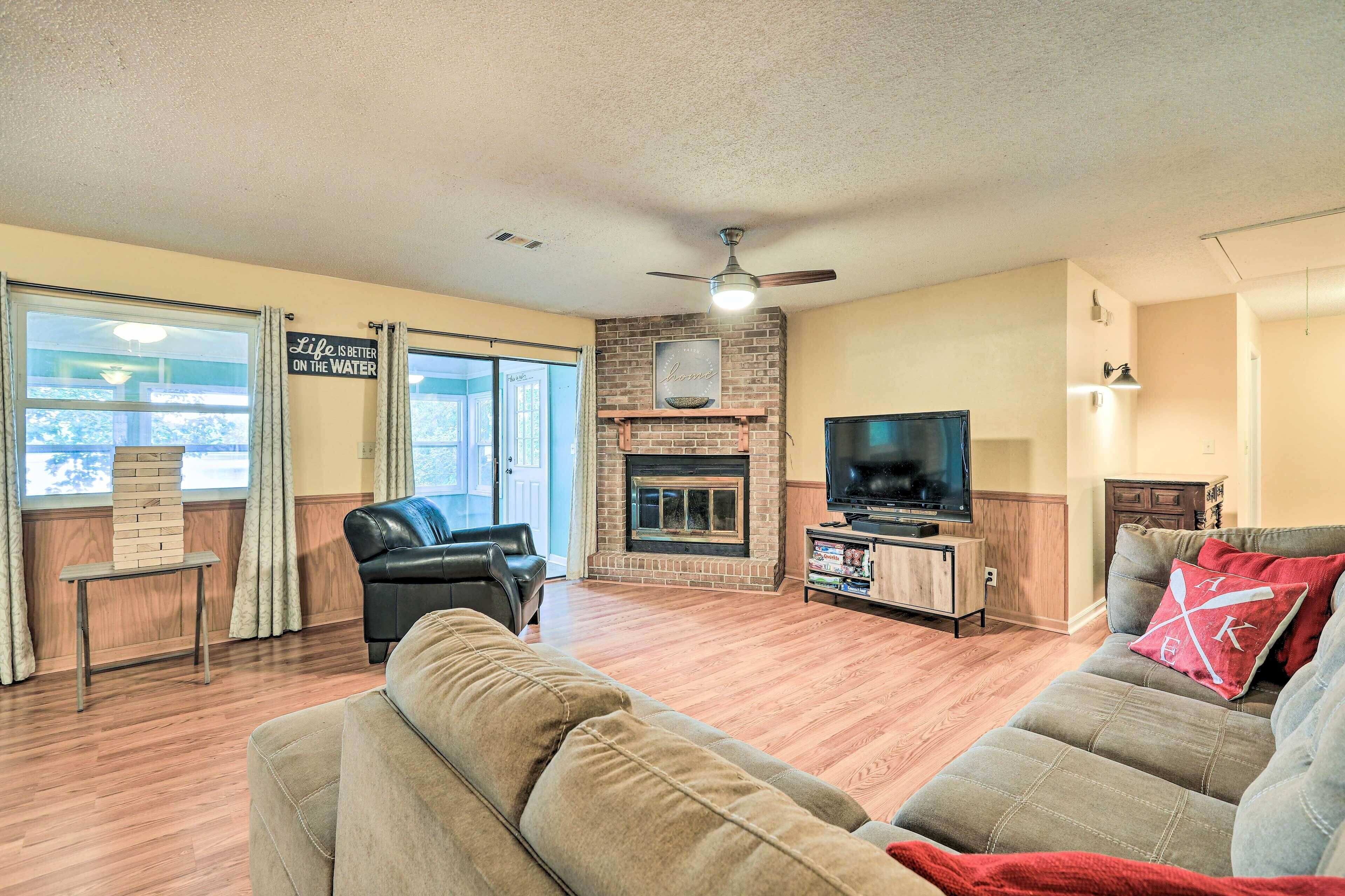 Lakefront Macon Getaway: Grill, Pet Friendly!