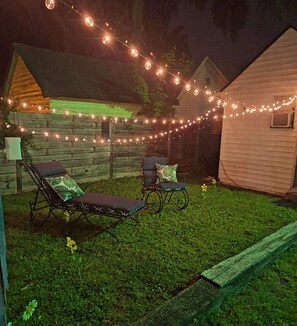 Property grounds - Cheery Retro: Near Downtown Fun/5 Miles to UT! (Knoxville)