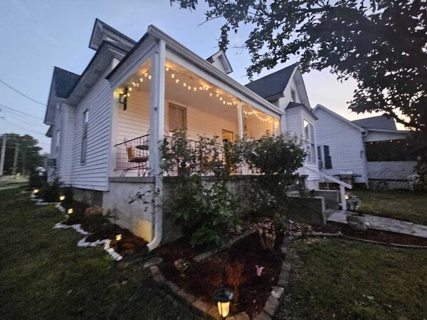 Exterior - Cheery Retro: Near Downtown Fun/5 Miles to UT! (Knoxville)