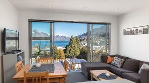 Living area - Ballarat Bungalow Lake View (Queenstown)