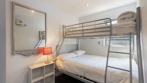 2 habitaciones, tabla de planchar con plancha y wifi gratis 