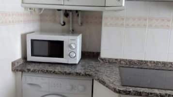 Refrigerador, microondas, horno, placa de cocina