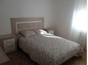 3 bedrooms, iron/ironing board, travel cot, free WiFi