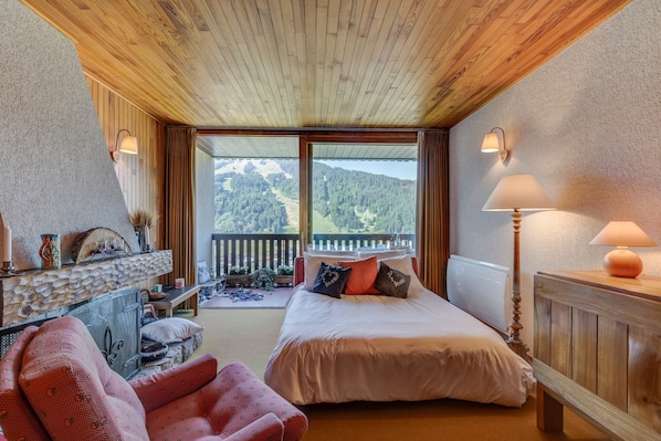 1 slaapkamer, een strijkplank/strijkijzer, gratis wifi, beddengoed