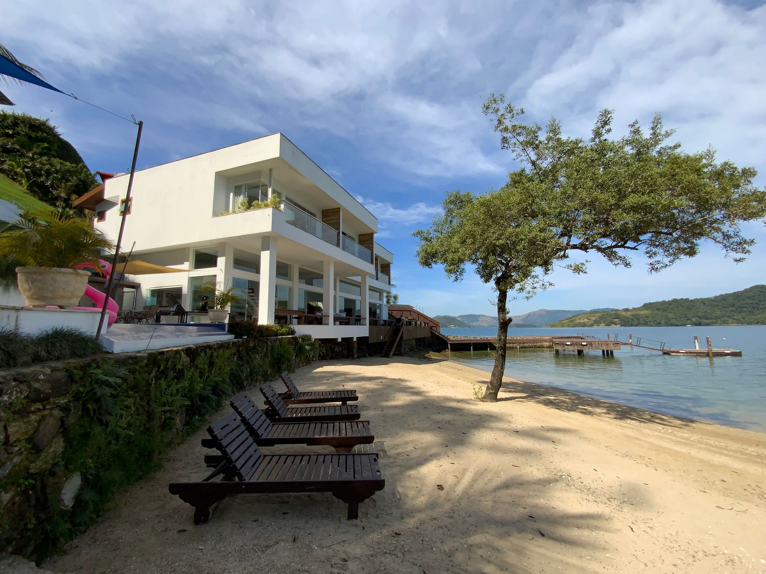 LUXOBRASIL #AR01 Praia da Árvore Mansion 09 Suites Private Beach Angra Vacation Rental
