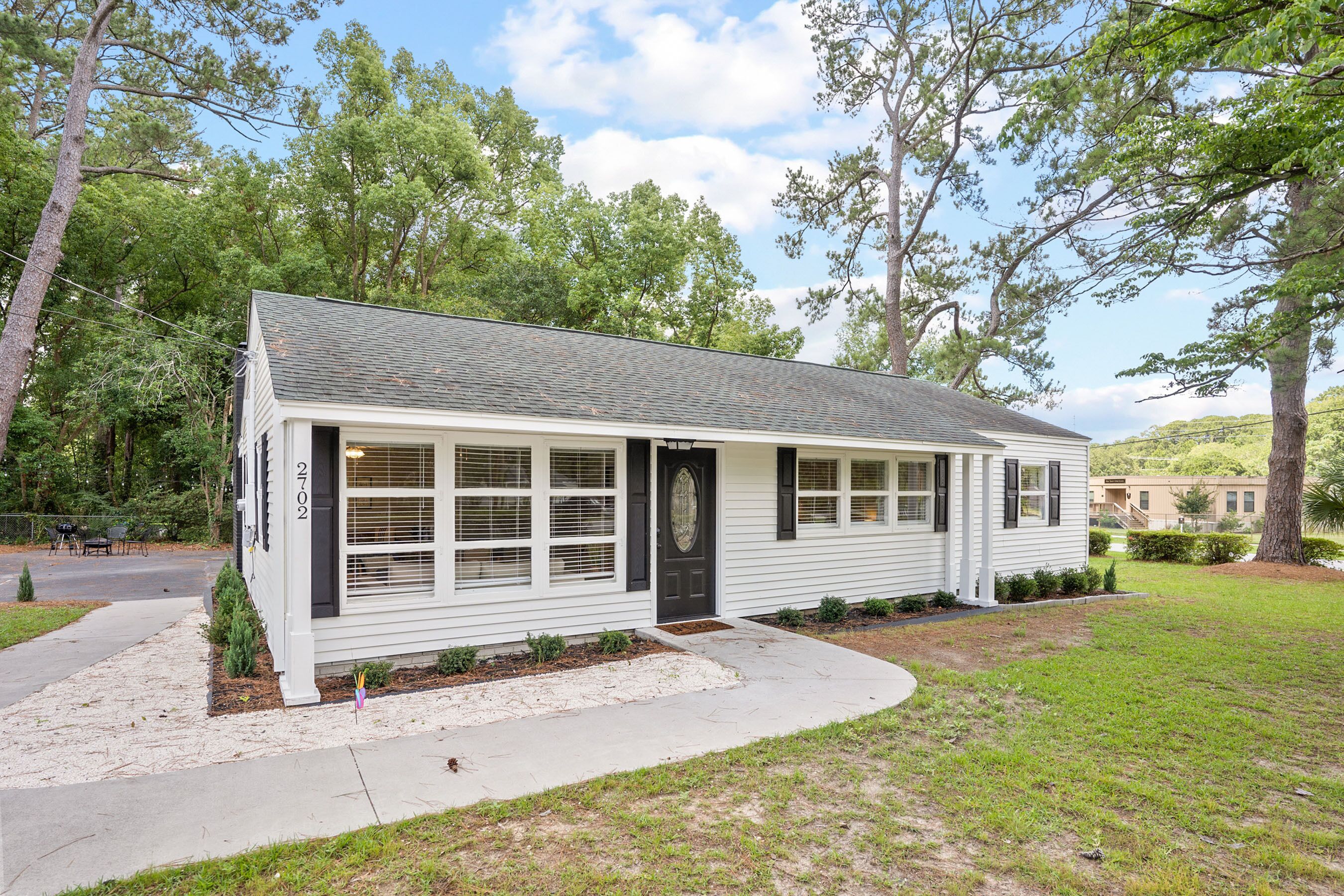 Close to downtown Beaufort, and Paris Island!