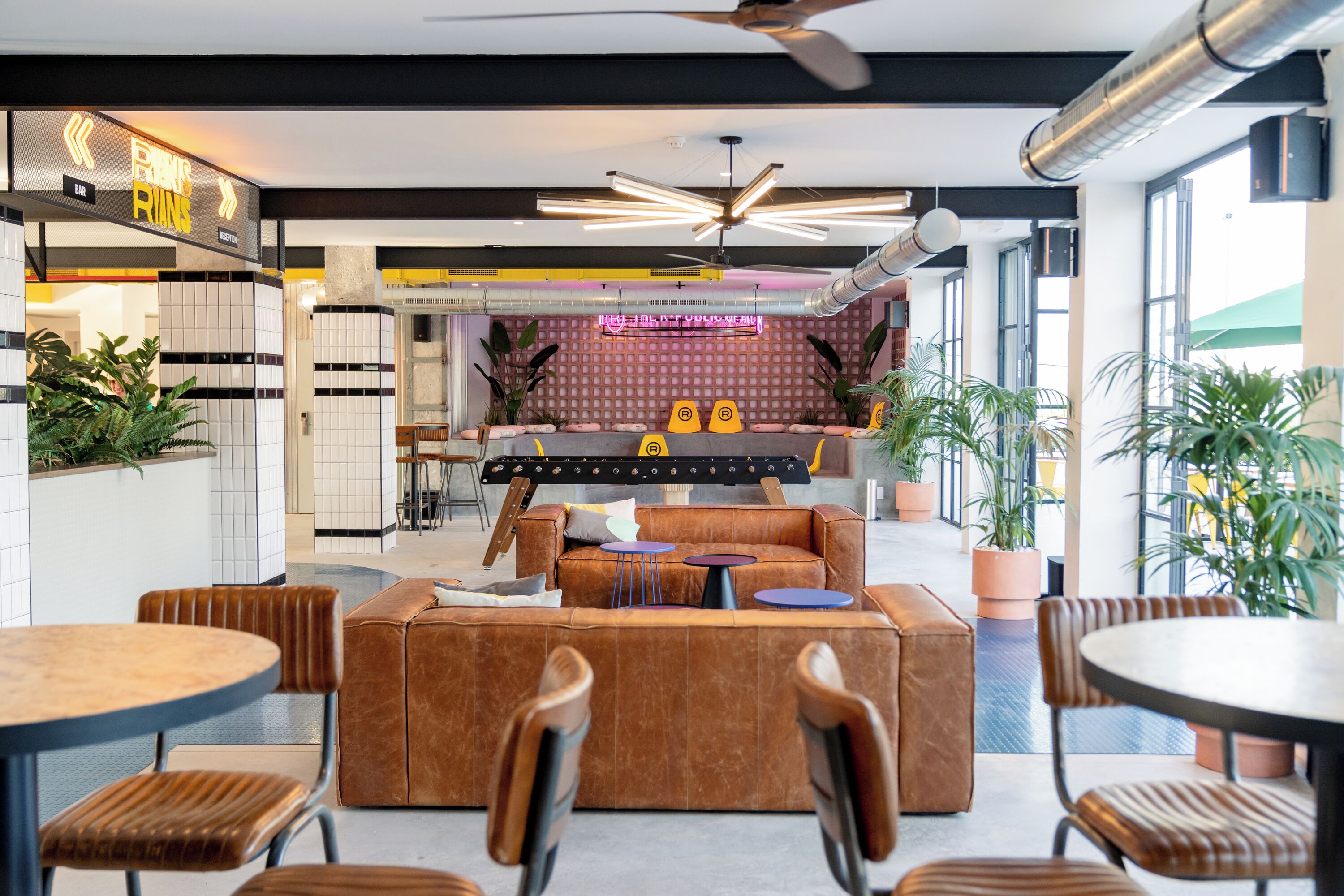 Foto - Ryans Lolas - Adults Only