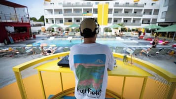 Poolside bar