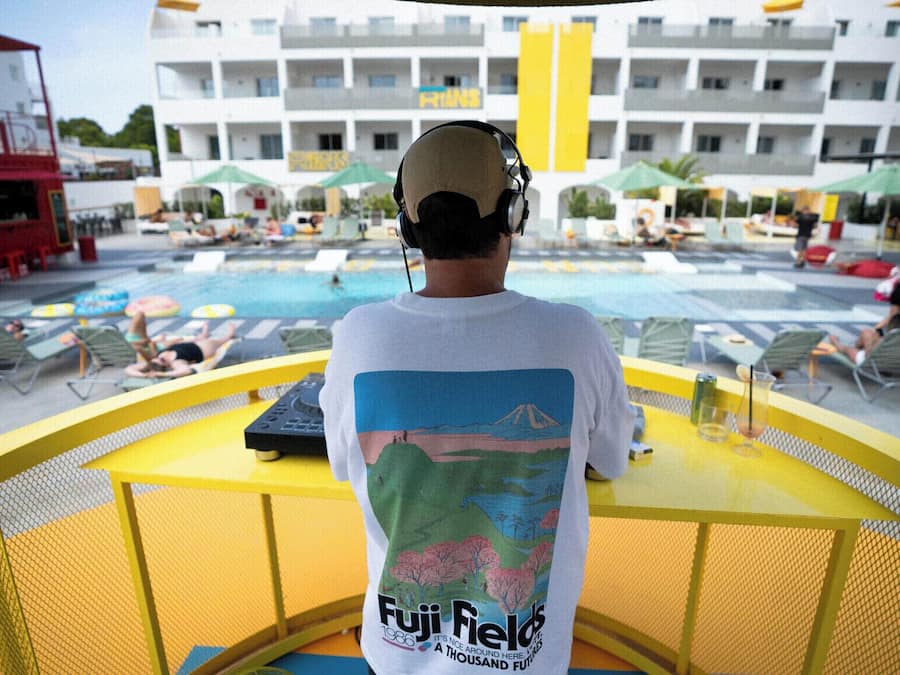 Poolside bar
