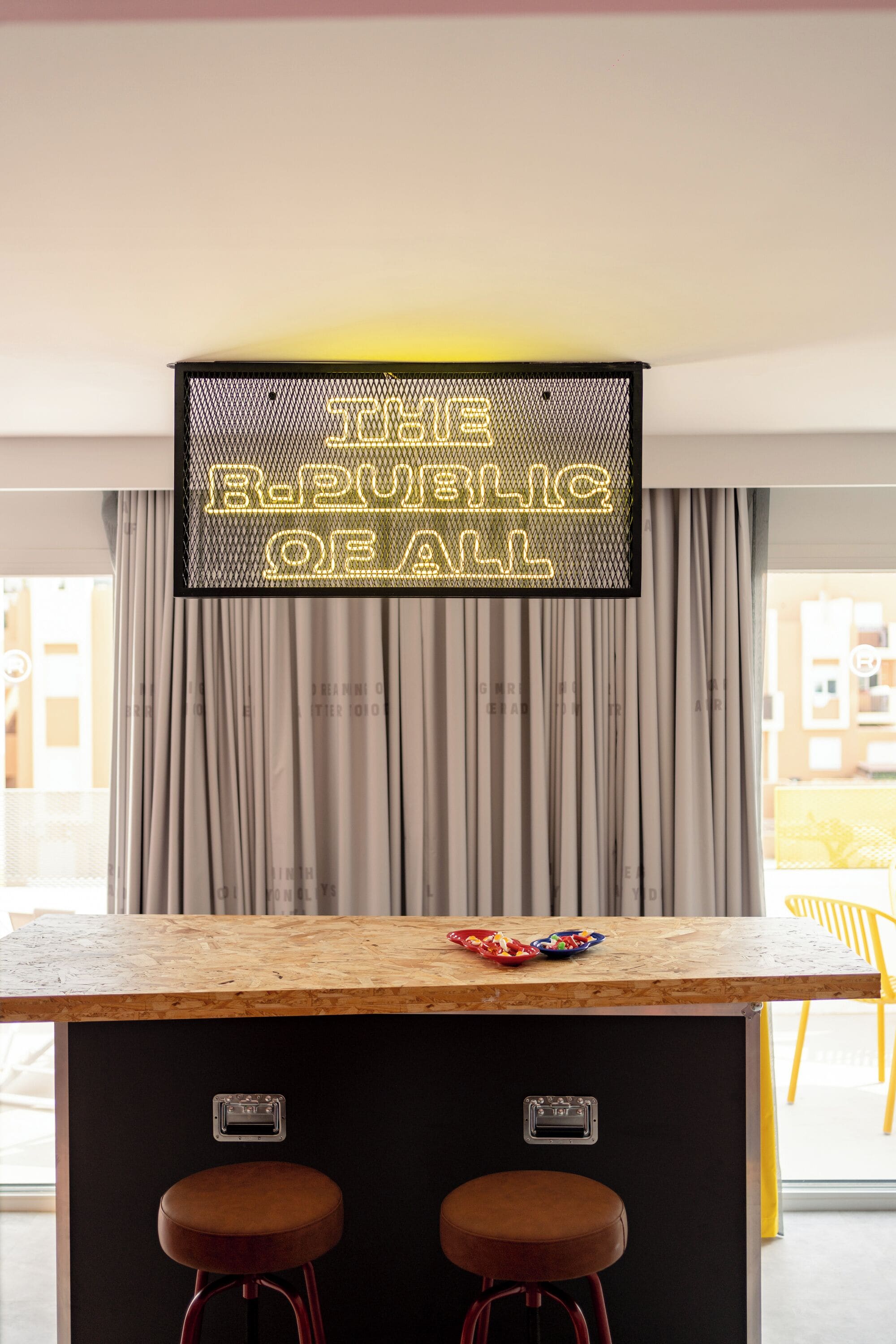 Foto - Ryans Lolas - Adults Only