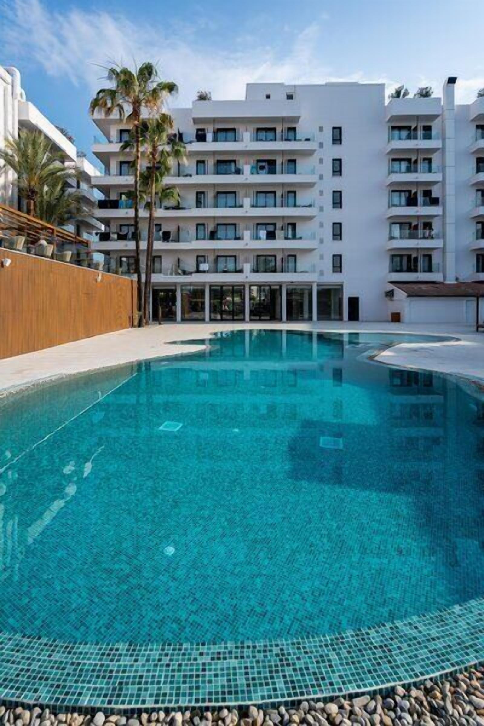 Outdoor pool, open 10:00 AM to 7:00 PM, pool umbrellas, sun loungers