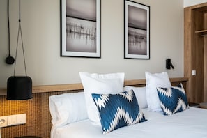 Doppelzimmer, Balkon, Poolblick | 1 Schlafzimmer, Zimmersafe, Schreibtisch, Verdunkelungsvorhänge
