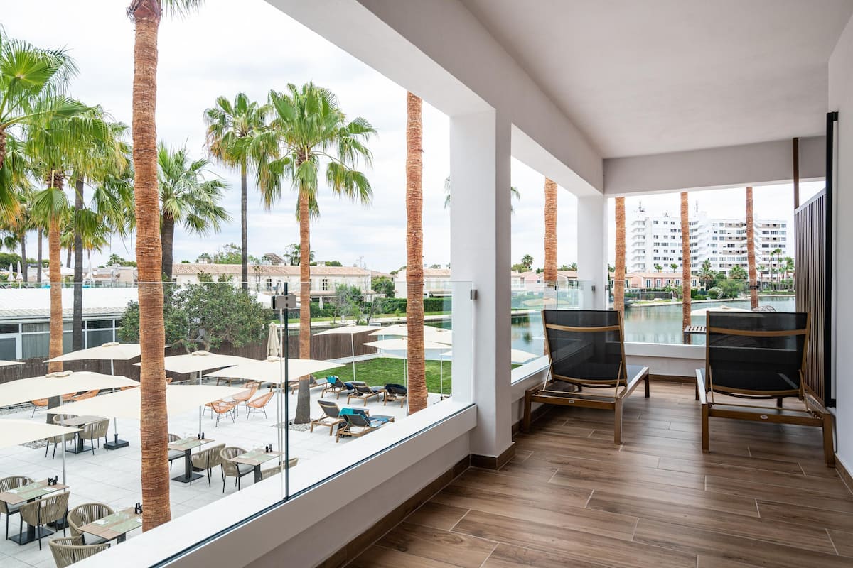Suite, Balcony