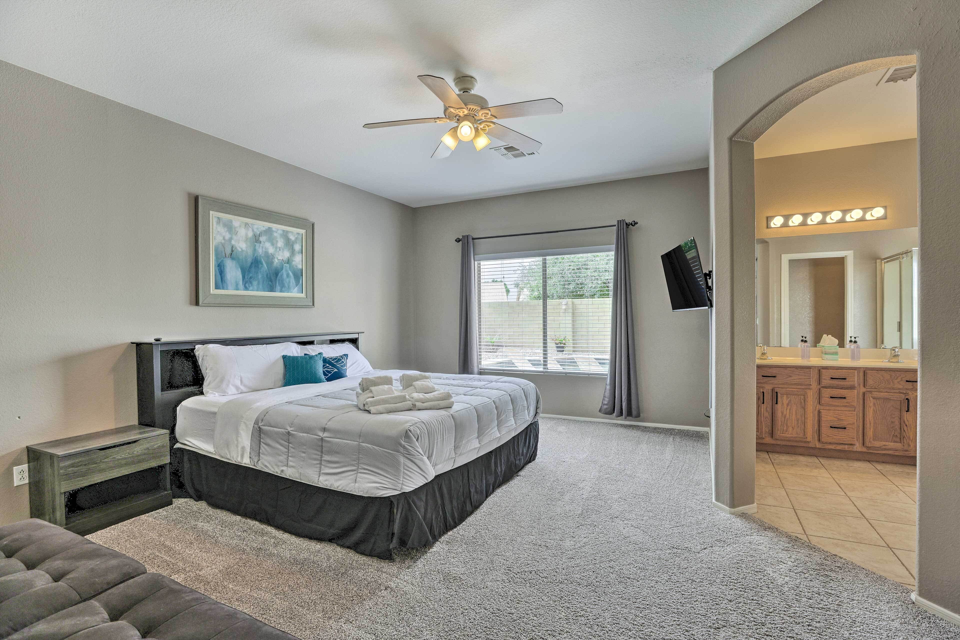 4 bedrooms, desk, iron/ironing board, travel cot