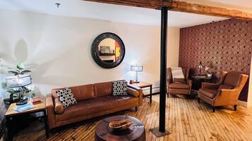 Smart TV, fireplace, books, stereo