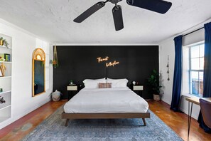 1 Schlafzimmer, Schreibtisch, Bügeleisen/Bügelbrett, Reisekinderbett