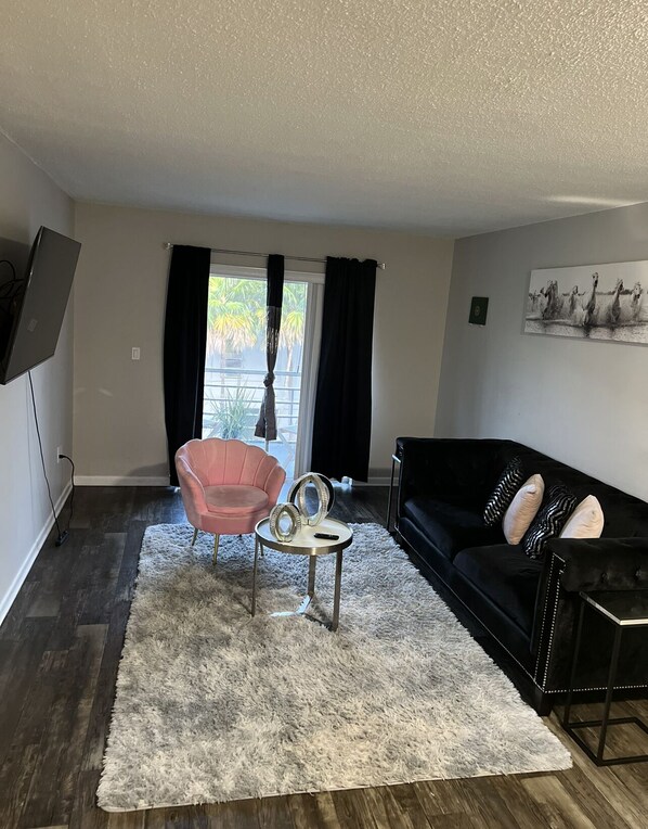 Living area - Beautiful Home in Miami, Fl! (Miami)