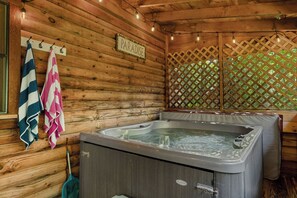 Bañera de hidromasaje cubierta