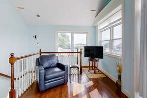 TV, books - Coastal marsh-view getaway with 2 decks, grill, AC & W/D - walk to beach (Hampton)