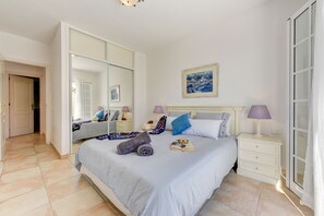 3 bedrooms, iron/ironing board, travel cot, free WiFi - Villa Aloe (Costa Adeje)