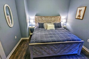 4 bedrooms, iron/ironing board, free WiFi, bed sheets