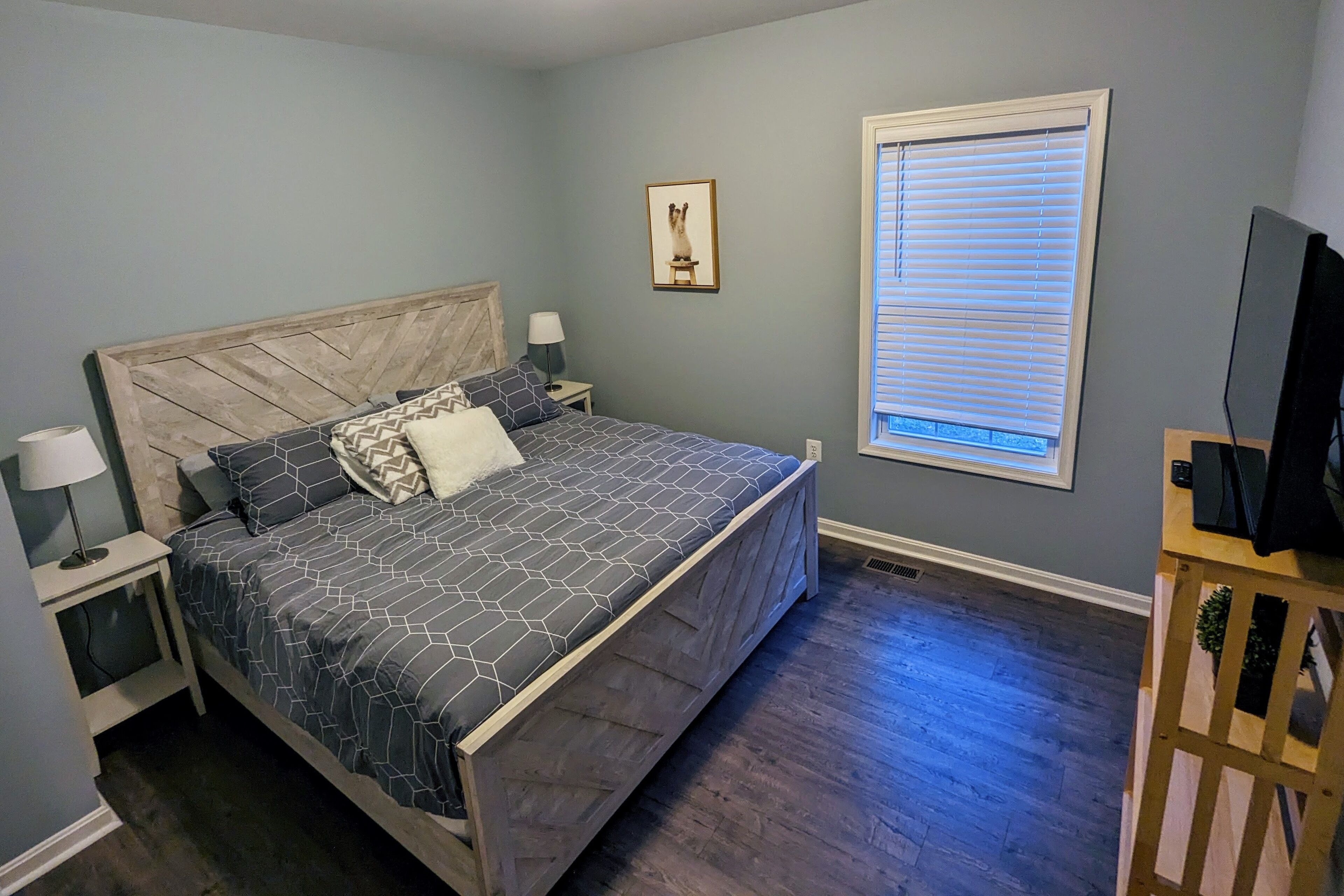 Mountain Views w/ 2 King Beds & Fire Table