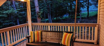 Mountain Getaway - 7 beds (2 King) - Large Common Area