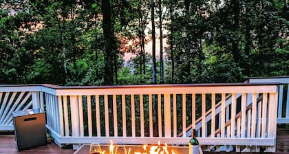 Mountain Getaway - 7 beds (2 King) - Large Common Area