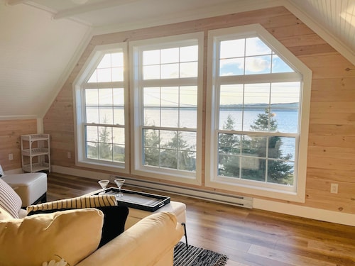 Family-Friendly Oceanfront Home with Incredible Views, Ideal for Long Stays!