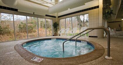 Family-friendly, many recreations in the Resort, Pools, Sauna, Golf, Game room