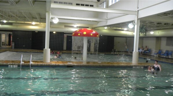 屋内プール、温水プール