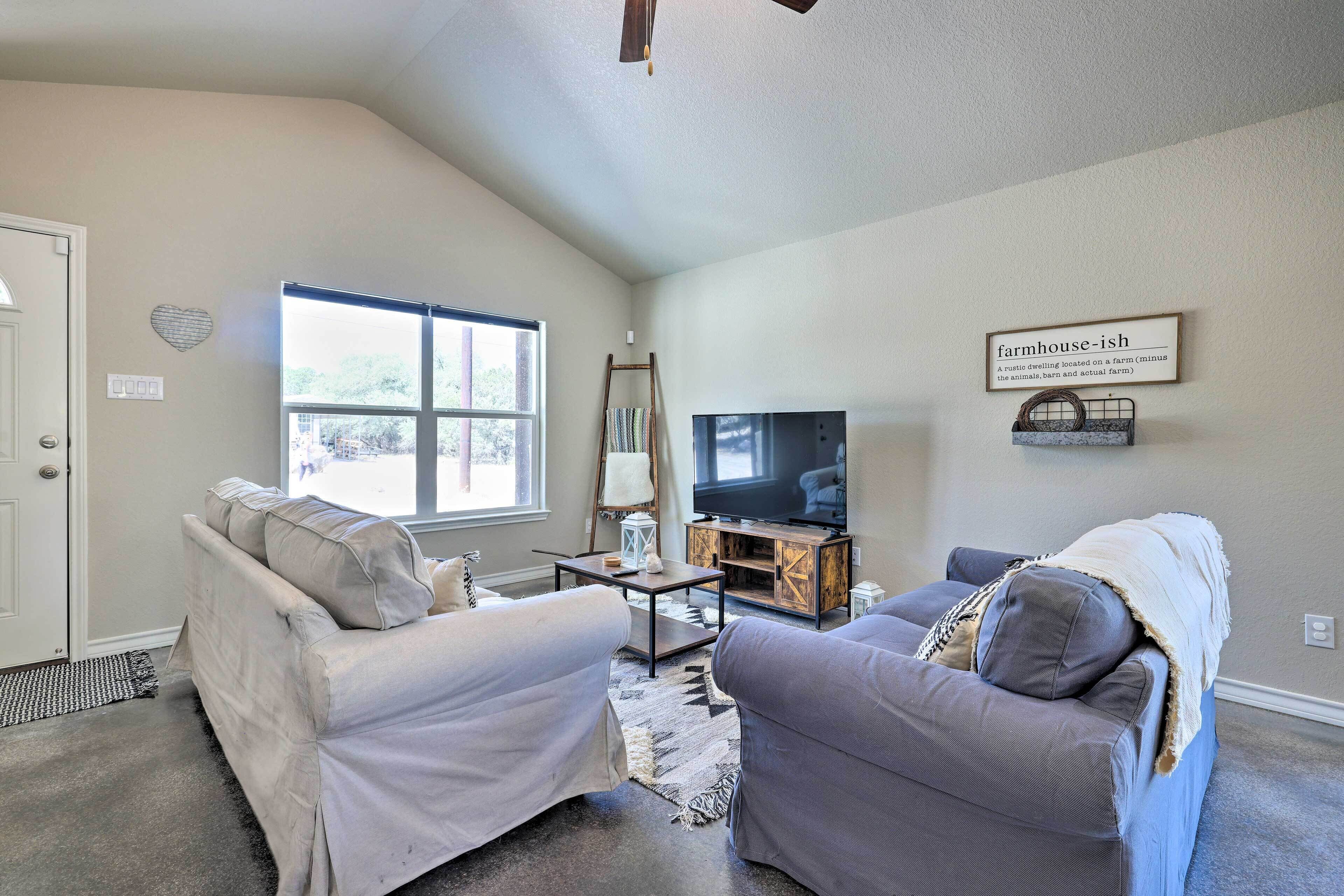 Canyon Lake Home ~ 1 Mi to Golfing & Swimming