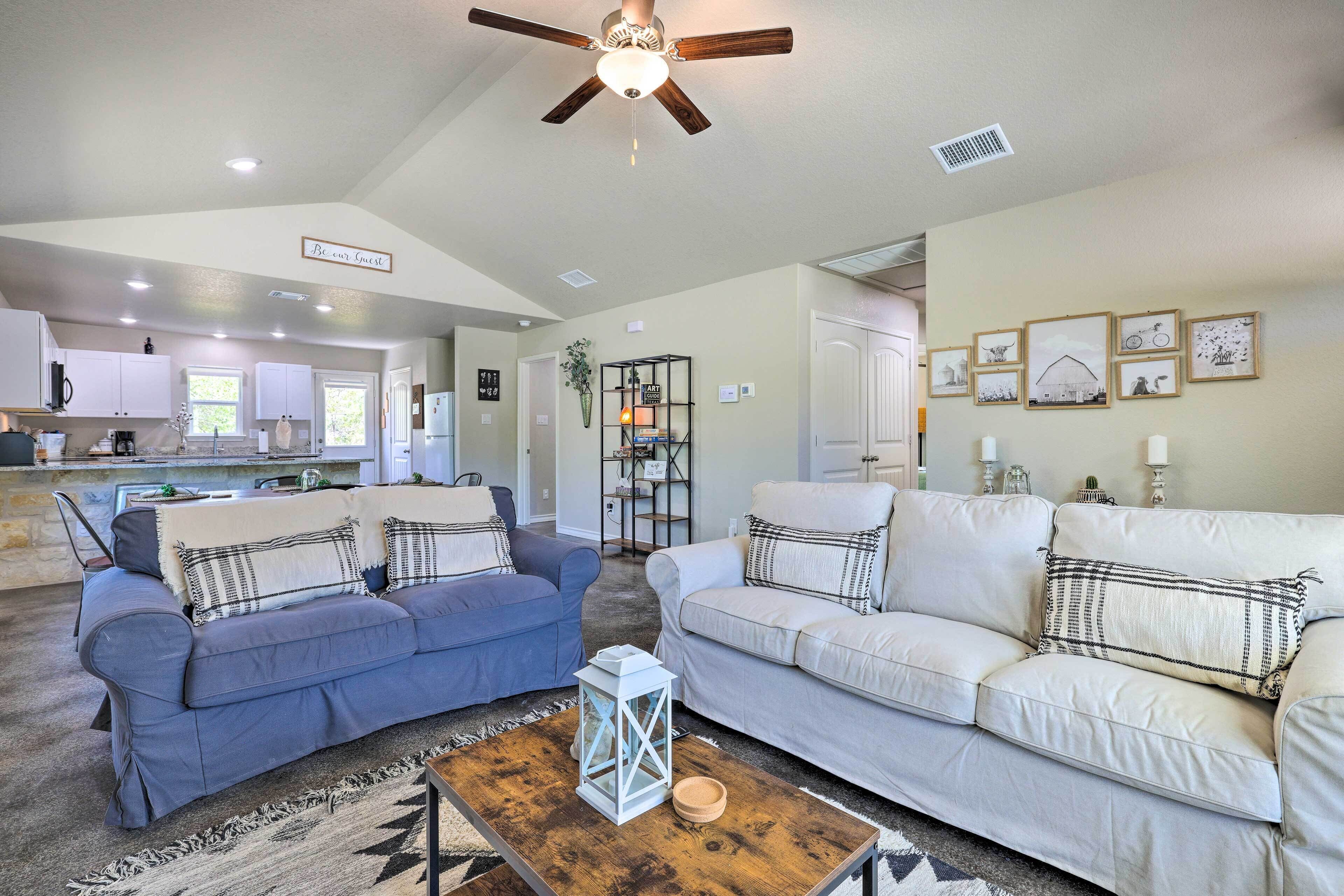 Canyon Lake Home ~ 1 Mi to Golfing & Swimming