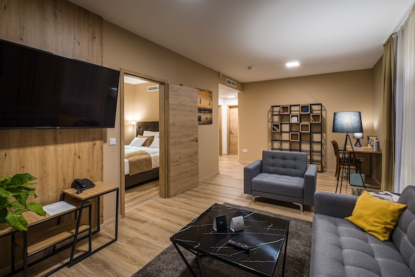 Suite – superior | Safe på rommet, strykejern/-brett og wi-fi (inkludert)