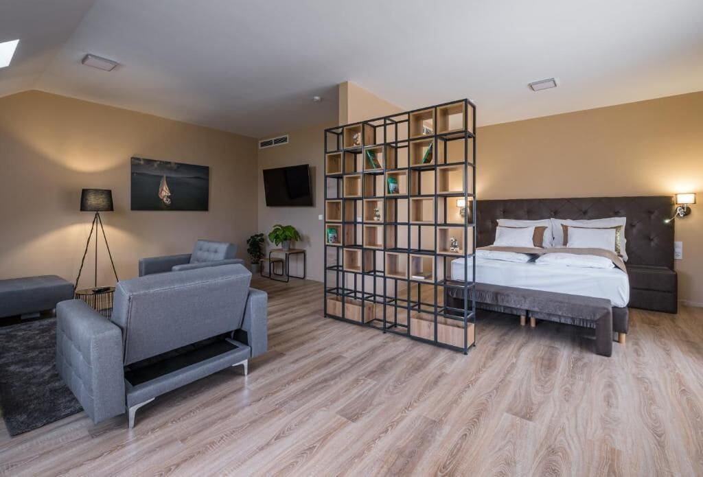 Deluxe suite | Een kluis op de kamer, een strijkplank/strijkijzer, gratis wifi