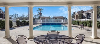 Elegant 3-bedroom condo with 2 King beds/2 twins close to OWA/Foley Sports Plex.