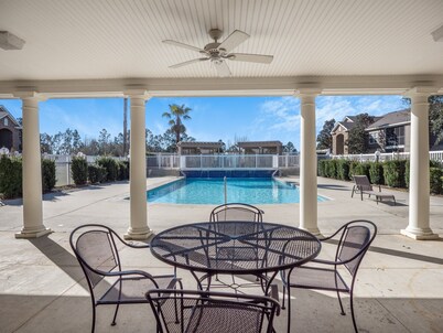 Elegant 3-bedroom condo with 2 King beds/2 twins close to OWA/Foley Sports Plex.